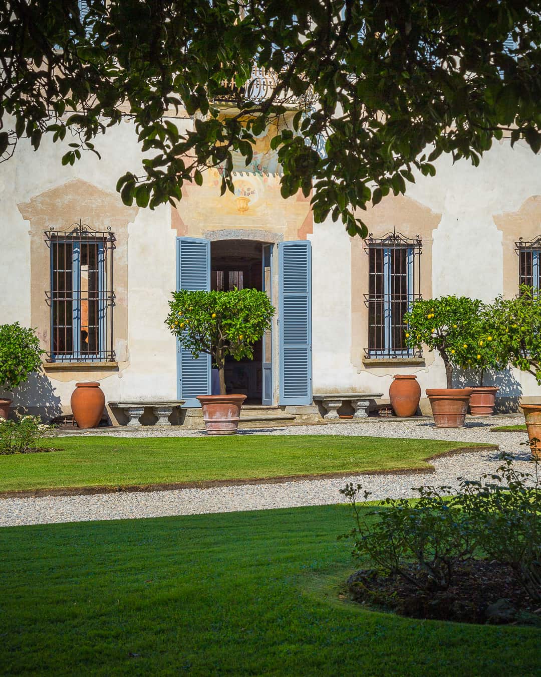 Cortile d’onore di Villa Della Porta Bozzolo, cuore della residenza storica