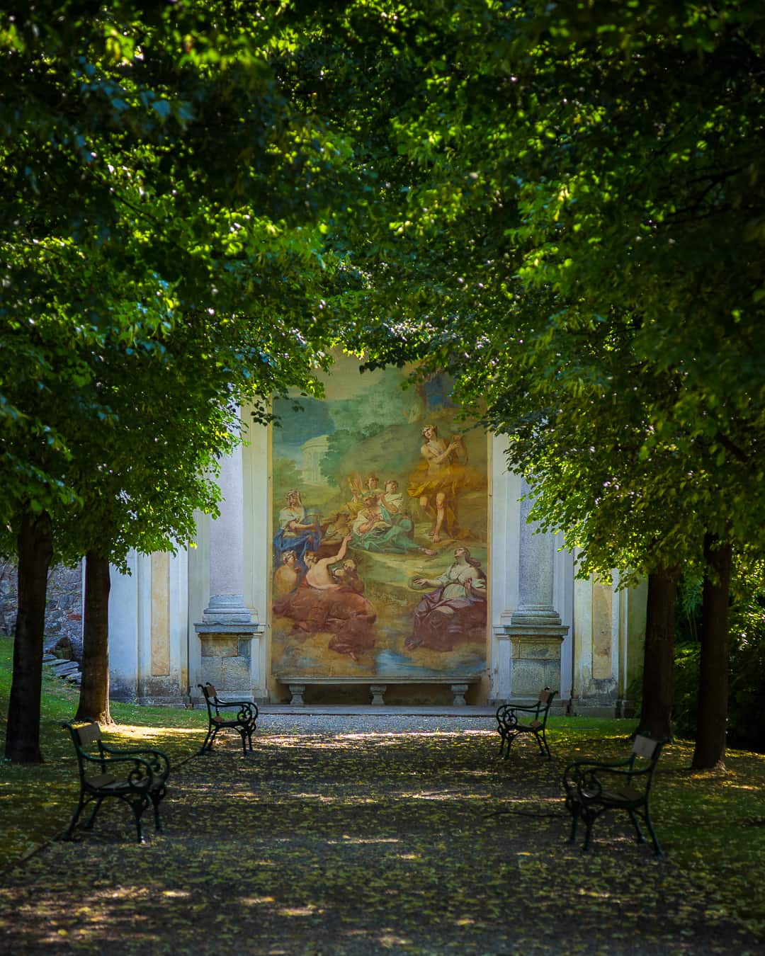 Veduta scenografica del giardino che si allunga fino all’orizzonte