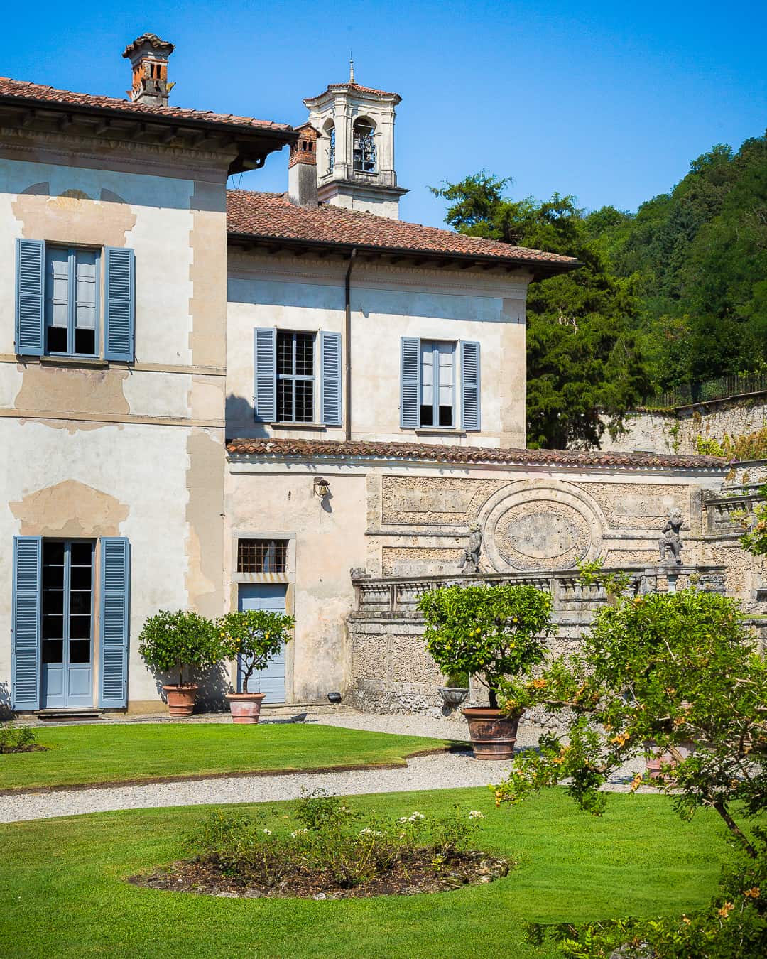 Atmosfera intima degli interni storici di Villa Della Porta Bozzolo