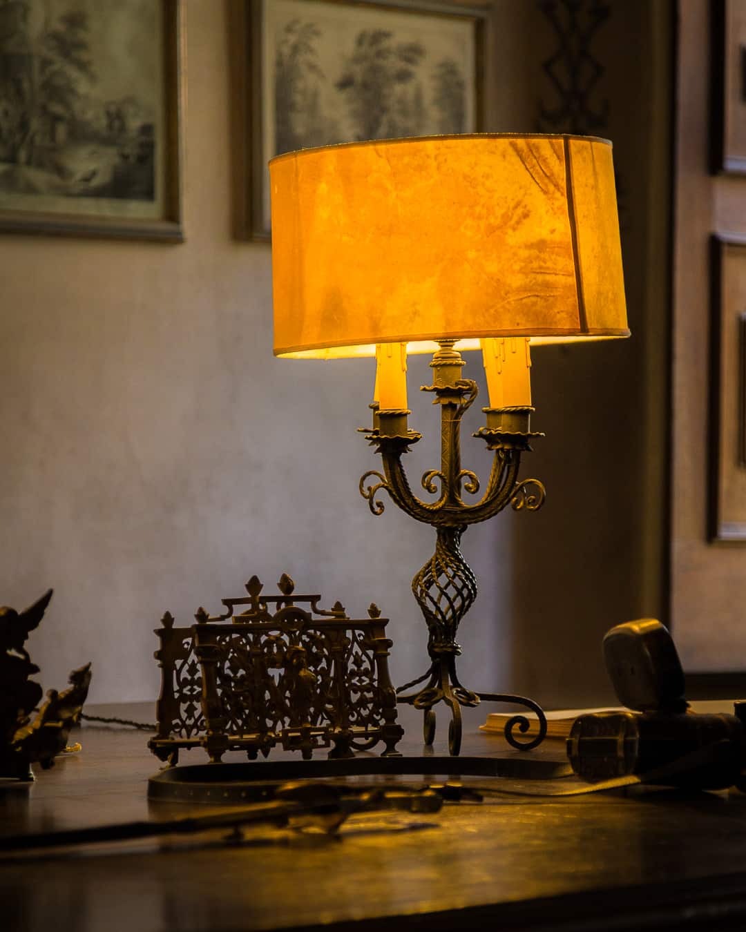 Atmosfera intima degli interni storici di Villa Della Porta Bozzolo